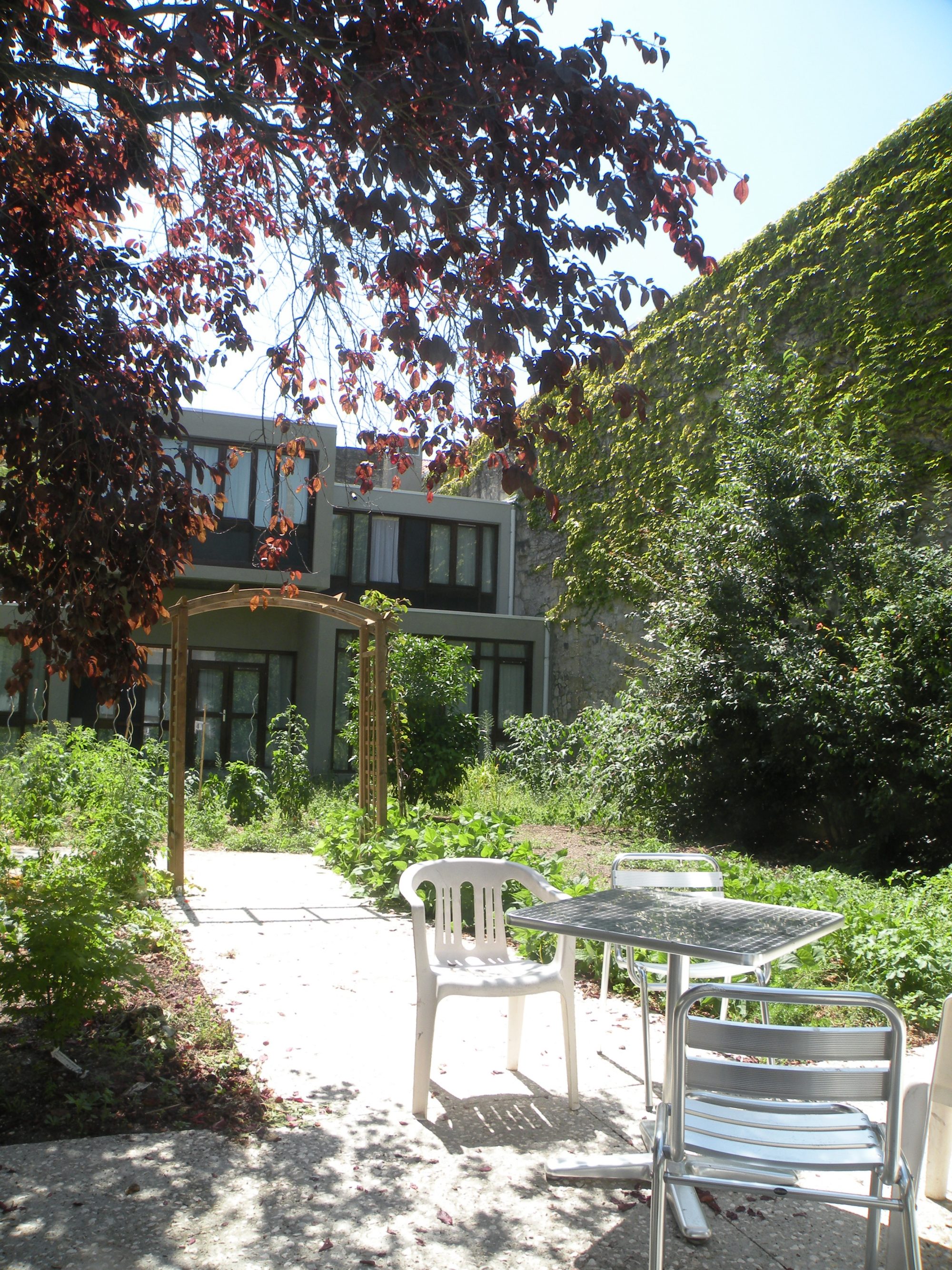Le jardin de la résidence Rosa-Parks@Habitat Jeunes L'Eveil