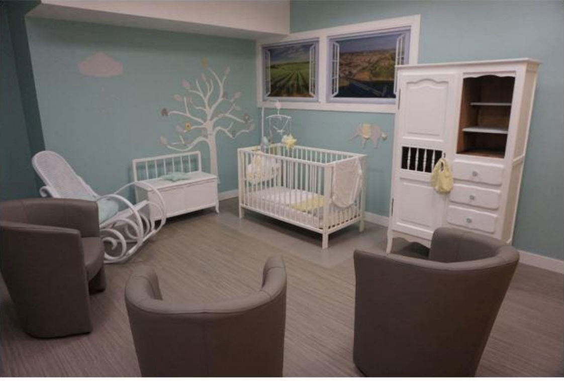 L’équipe de la maternité a reconstitué une chambre de bébé à la place de la nursery, avec le moins de polluants possible.