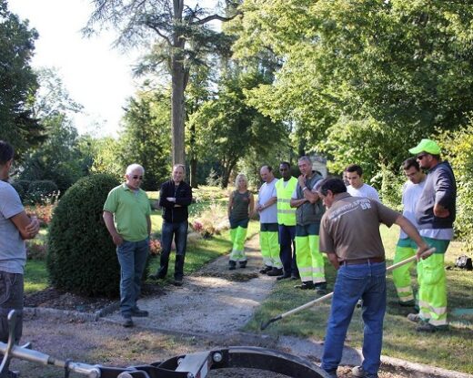 Démonstration de matériel alternatif faite aux agents de Talence en 2013©DRAAF Aquitaine