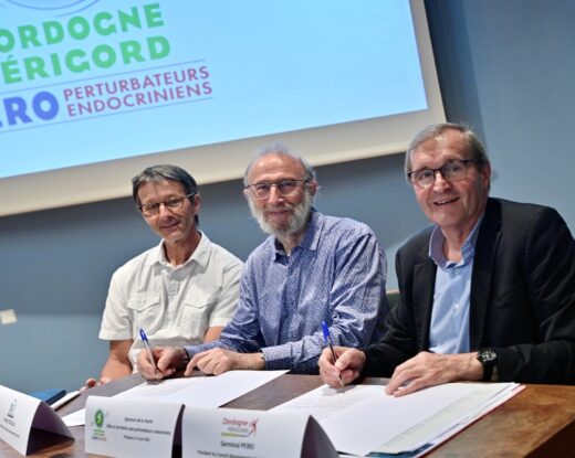 Signature de la charte lors de la conférence d’André Cicolella le 5 juin à Périgueux