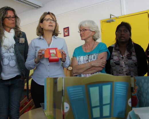 Les-nounous-ont-été-invitées-à-trouver-les-7-erreurs-dans-la-maison-de-Justin©GRAINE-Aquitaine