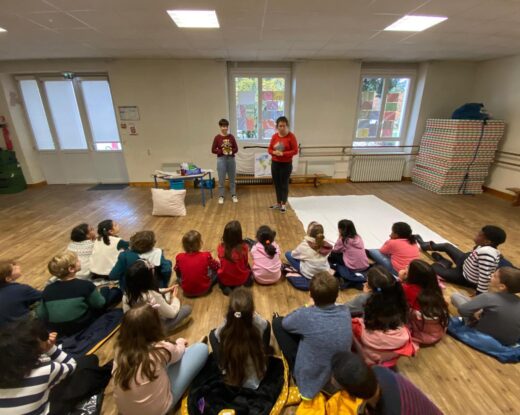 Une vingtaine de classes béglaises ont déjà été sensibilisées à l’animation « Mon t-shirt est trop petit » @ La boucle