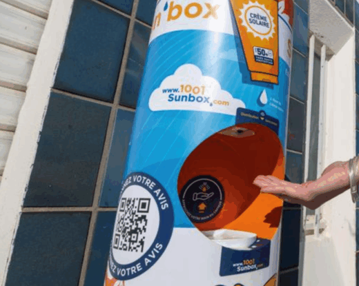 Il suffit de passer sa main sous ces Sun’Box pour recevoir une dose de crème solaire