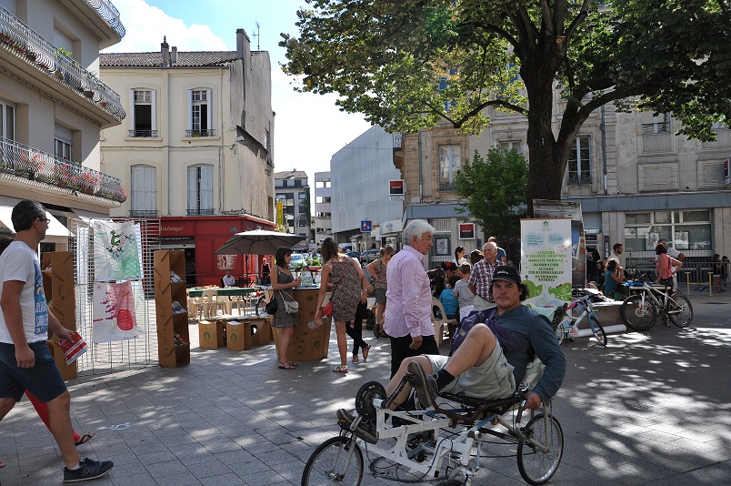 En 2014, la 6ème édition de la journée Tous écomobiles, sur 4 places du centre-ville d'Agen©Au fil des Séounes