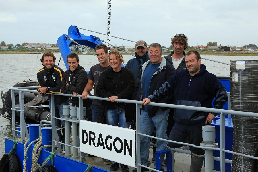 Sabine Jeandenand, directrice du SIBA, entourée de son équipe de marins ©SIBA