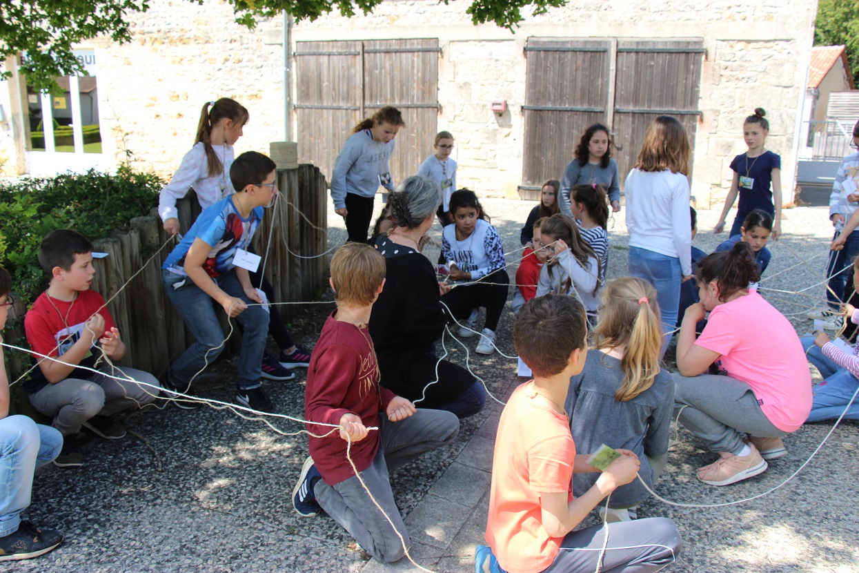 Montrer que tous les êtres vivants sont reliés dans le jardin © GRAINEAquitaine