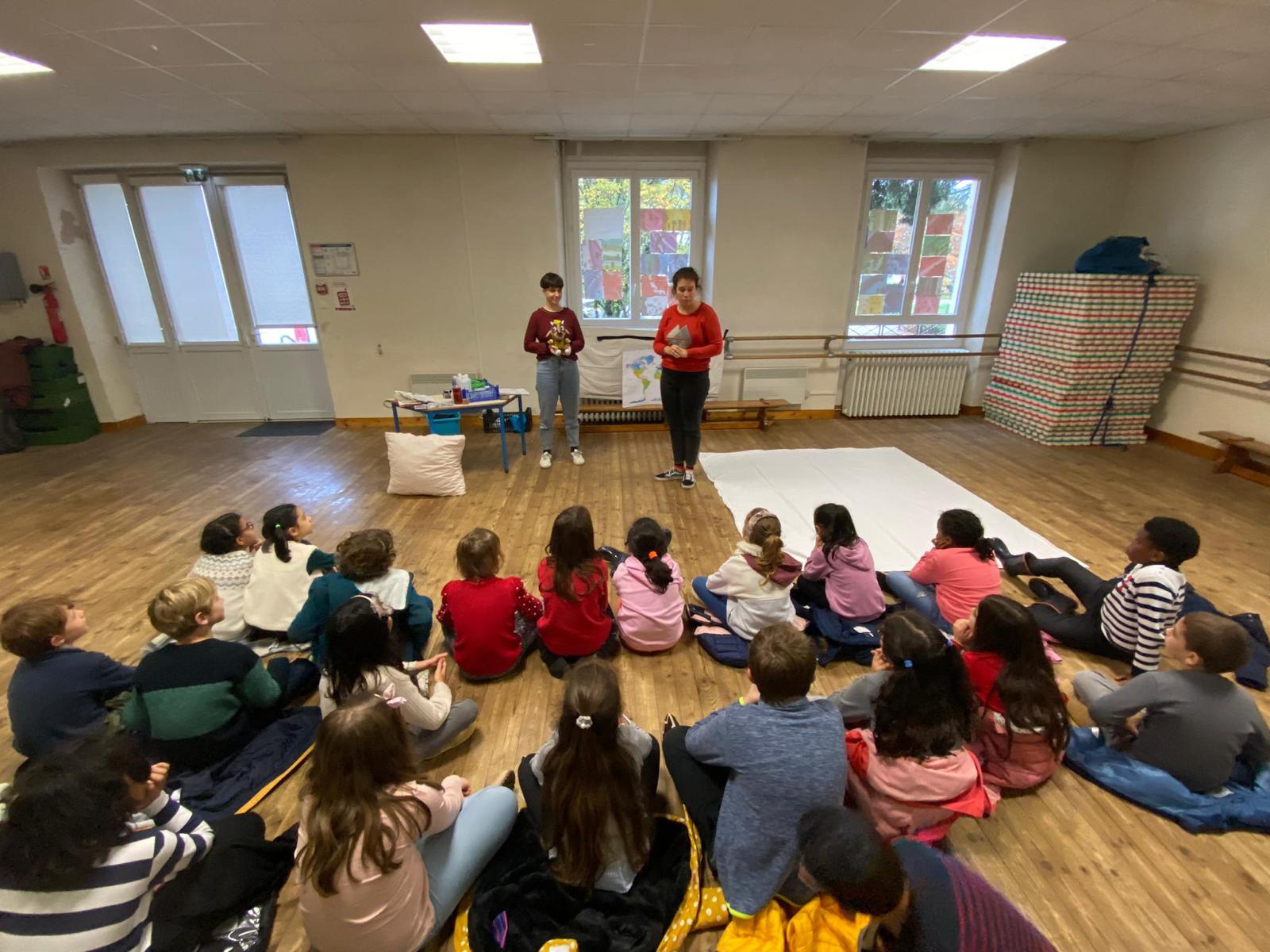 Une vingtaine de classes béglaises ont déjà été sensibilisées à l’animation « Mon t-shirt est trop petit » @ La boucle